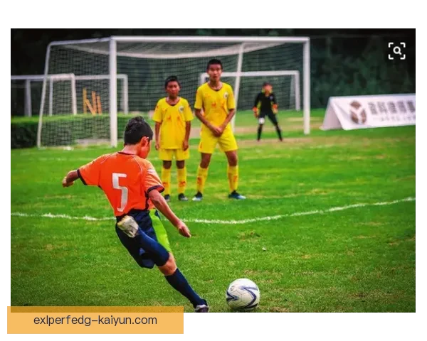 Osimhen 强悍的身体对抗能力表现稳定，备受关注的突出优势